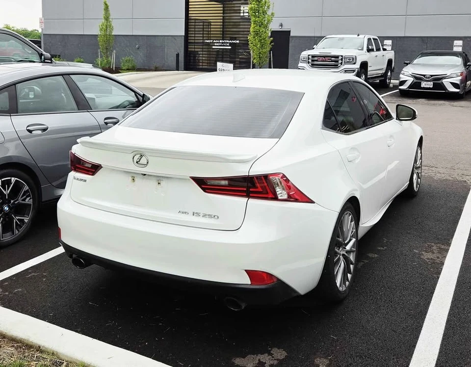 2015 Lexus IS 3rd Gen - Image 4 of 7