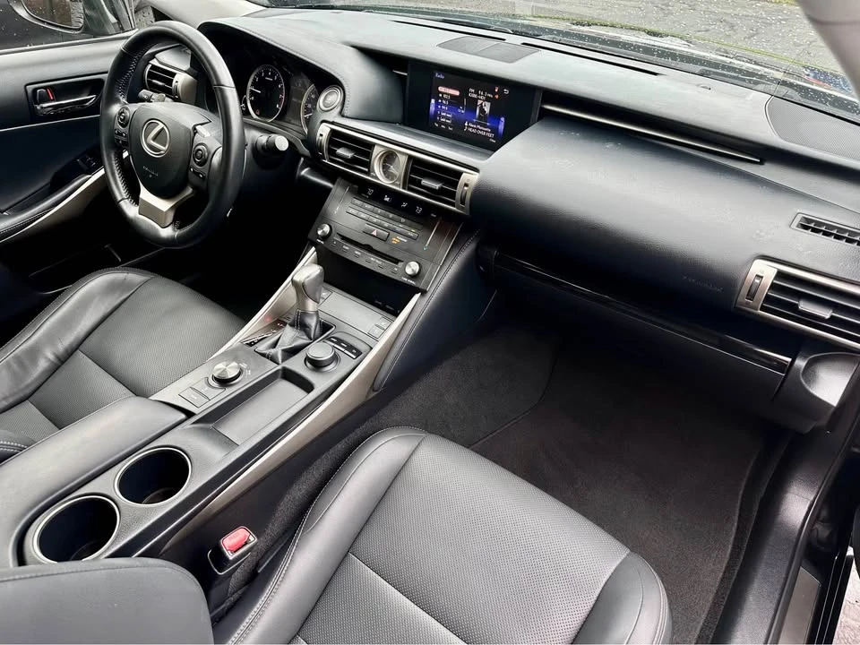 2015 Lexus IS 2nd Gen - Image 17 of 20