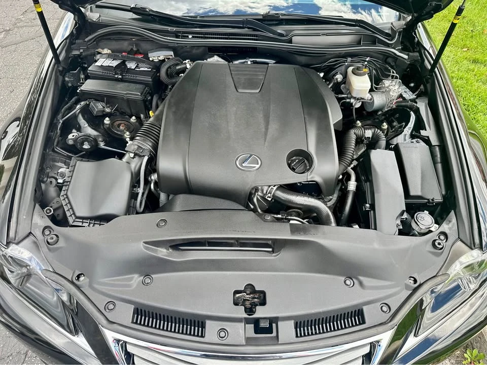 2015 Lexus IS 2nd Gen - Image 18 of 20