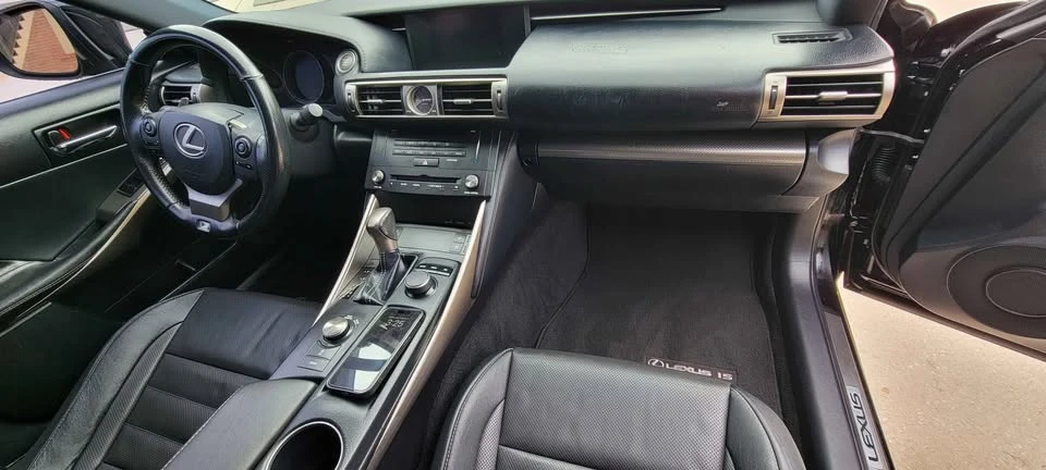 2015 Lexus IS 3rd Gen - Image 16 of 19