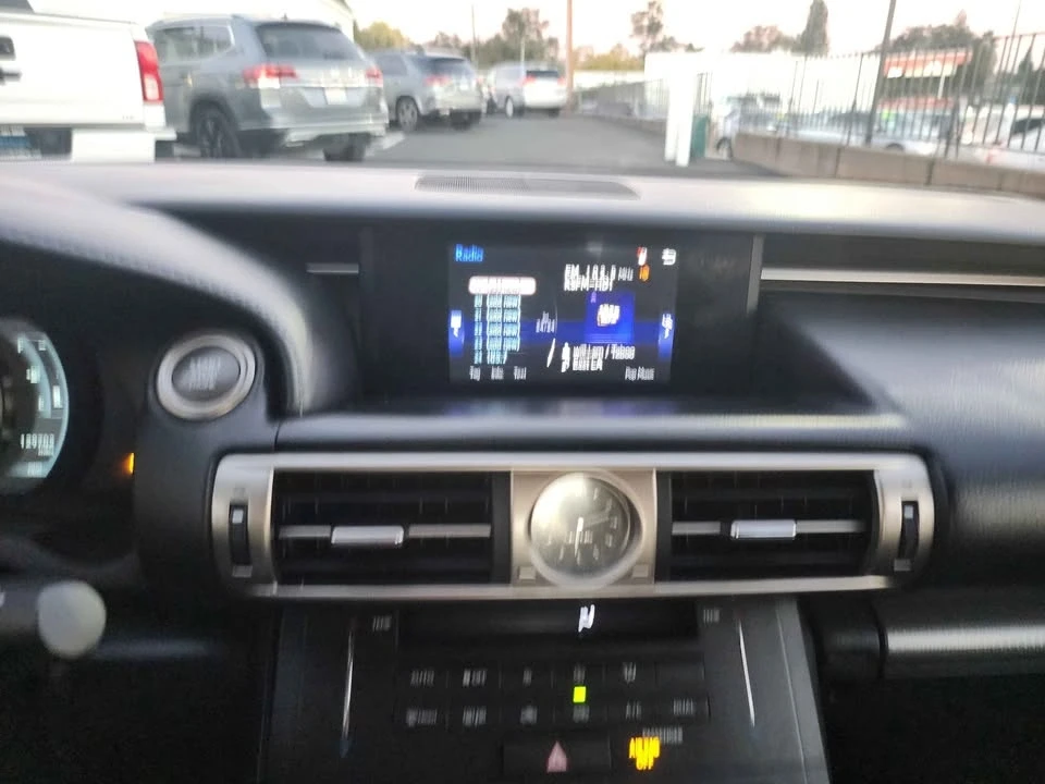 2015 Lexus IS 3rd Gen - Image 18 of 19