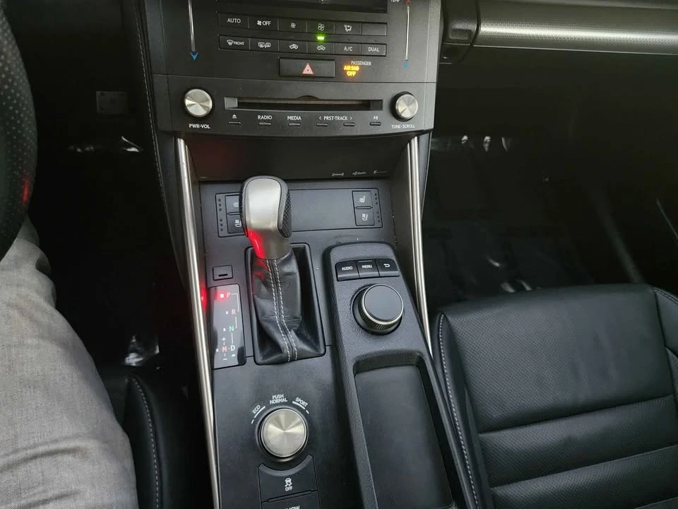 2015 Lexus IS 3rd Gen - Image 16 of 19