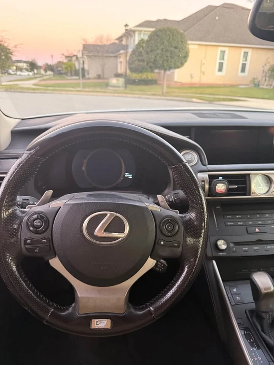 2015 Lexus IS 3rd Gen - Image 16 of 20