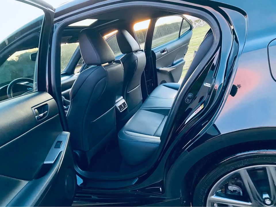 2015 Lexus IS 3rd Gen - Image 18 of 19