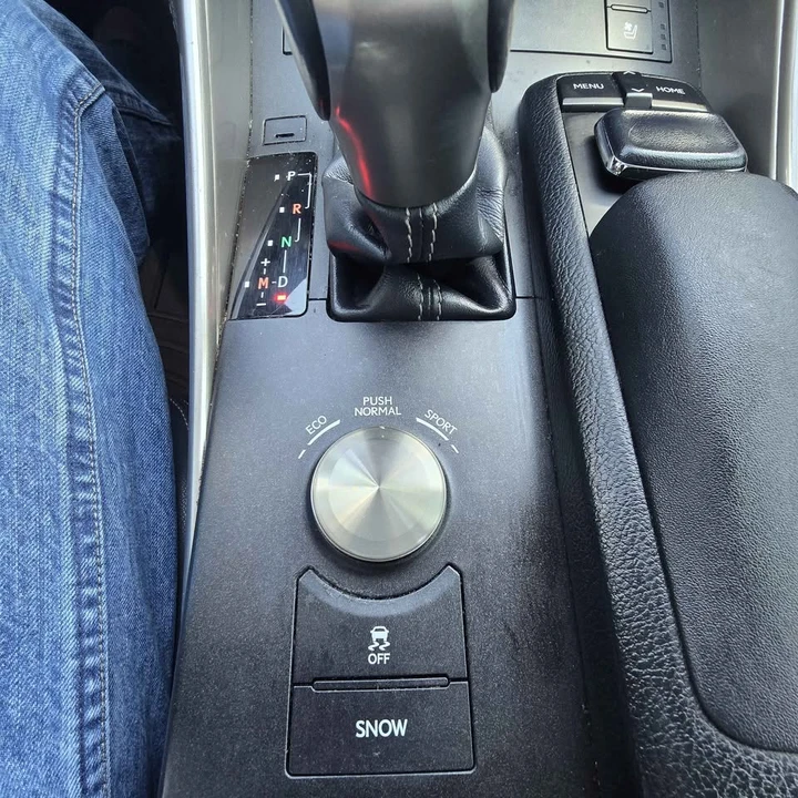 2015 Lexus IS 3rd Gen - Image 9 of 10