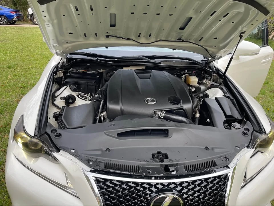 2015 Lexus IS 3rd Gen - Image 18 of 19