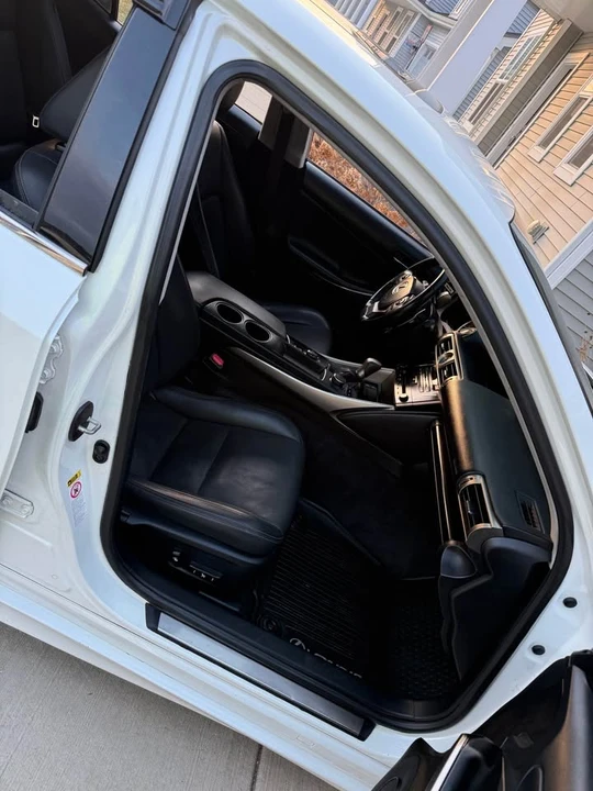 2015 Lexus IS 3rd Gen - Image 7 of 12
