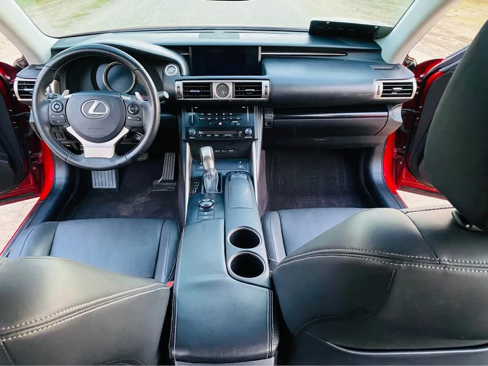 2015 Lexus IS 3rd Gen - Image 14 of 20