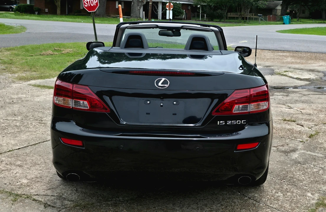 2015 Lexus IS 3rd Gen - Image 9 of 31