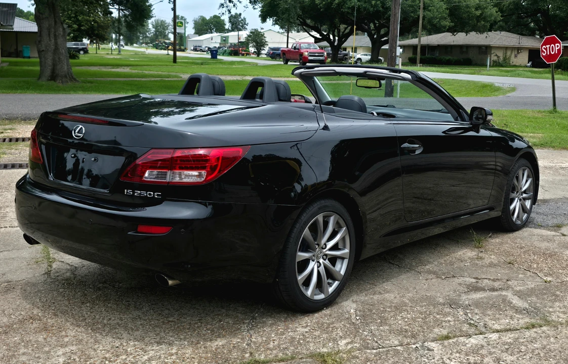2015 Lexus IS 3rd Gen - Image 10 of 31