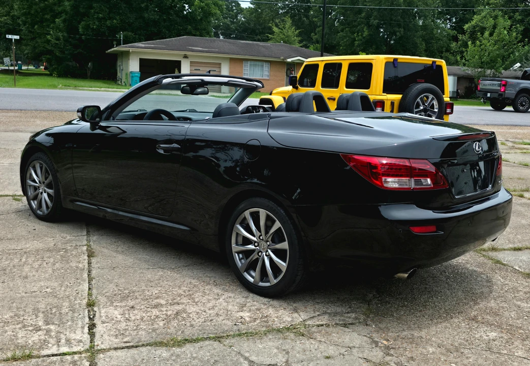 2015 Lexus IS 3rd Gen - Image 8 of 31