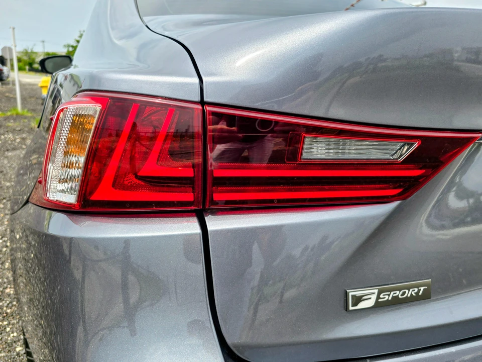 2015 Lexus IS 3rd Gen - Image 20 of 31
