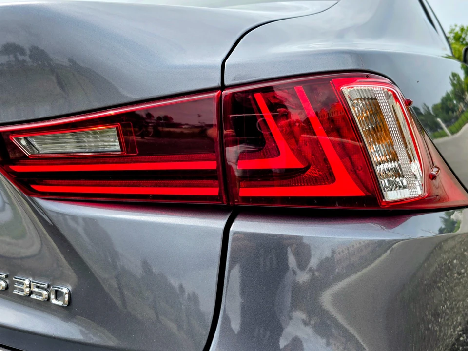 2015 Lexus IS 3rd Gen - Image 23 of 31