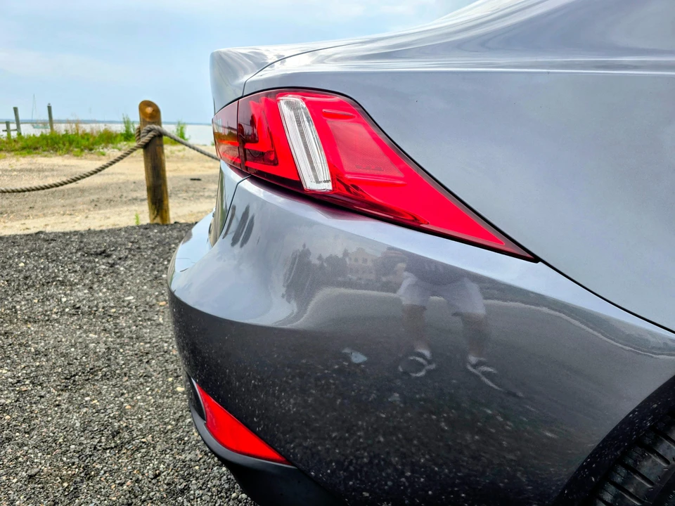 2015 Lexus IS 3rd Gen - Image 24 of 31