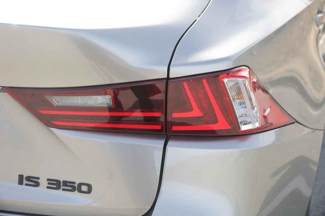 2015 Lexus IS 3rd Gen - Image 19 of 31