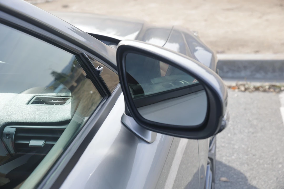 2015 Lexus IS 3rd Gen - Image 20 of 31