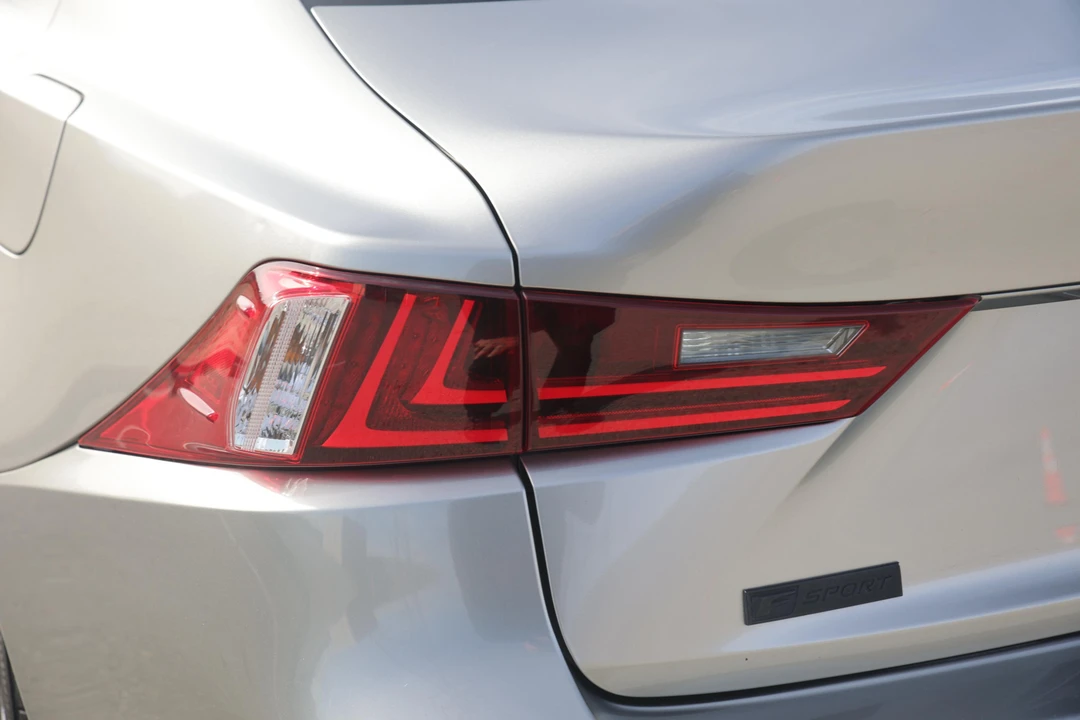 2015 Lexus IS 3rd Gen - Image 18 of 31