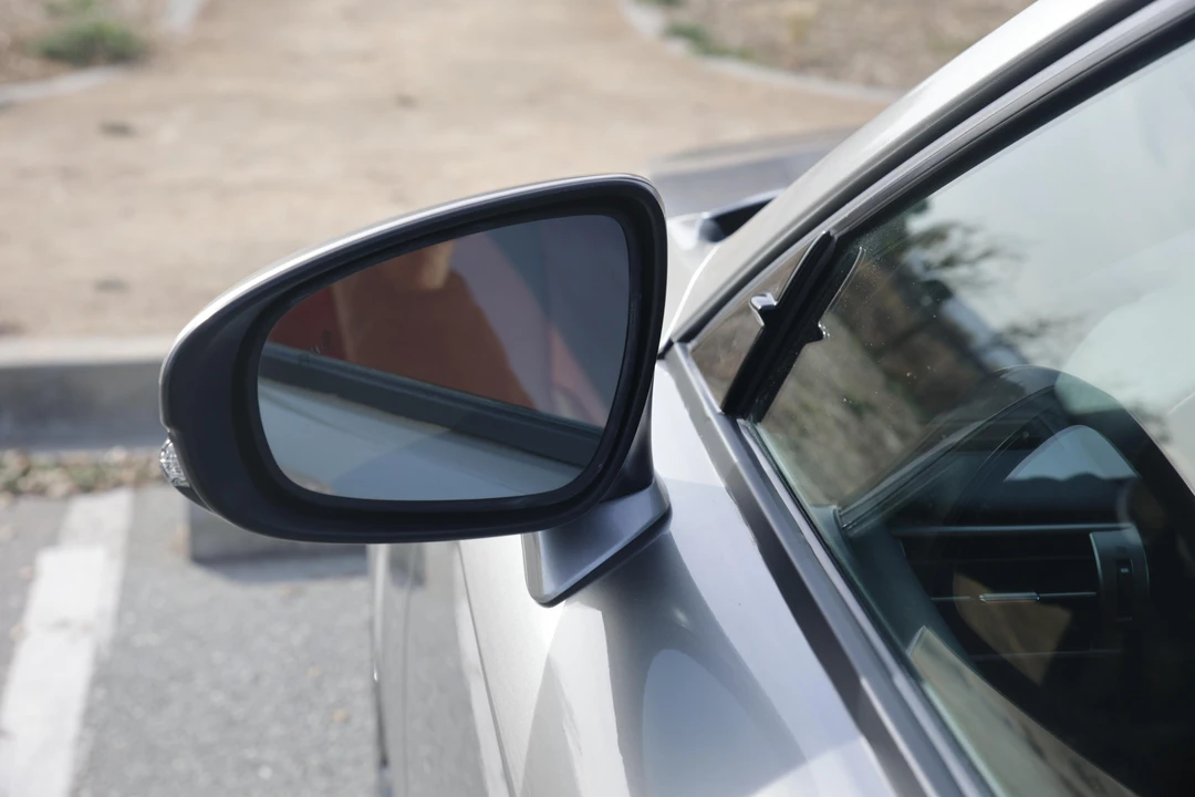 2015 Lexus IS 3rd Gen - Image 14 of 31
