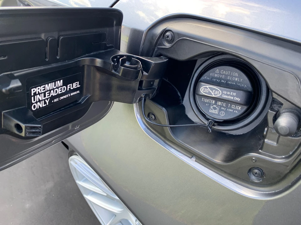 2015 Lexus IS 3rd Gen - Image 26 of 31