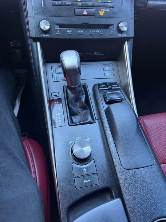 2015 Lexus IS 3rd Gen - Image 17 of 18