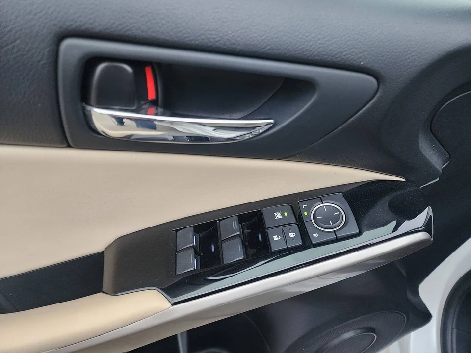 2015 Lexus IS 3rd Gen - Image 26 of 31