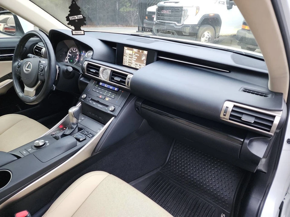 2015 Lexus IS 3rd Gen - Image 18 of 31