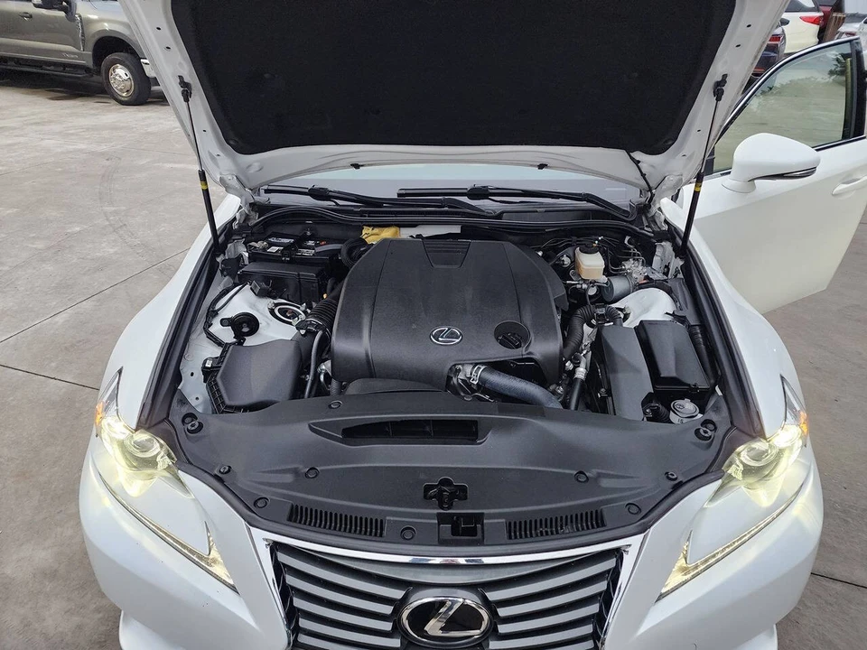 2015 Lexus IS 3rd Gen - Image 25 of 31