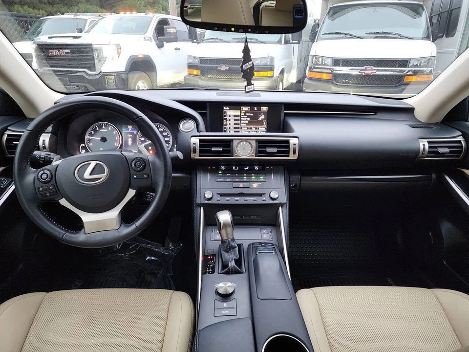 2015 Lexus IS 3rd Gen - Image 19 of 31