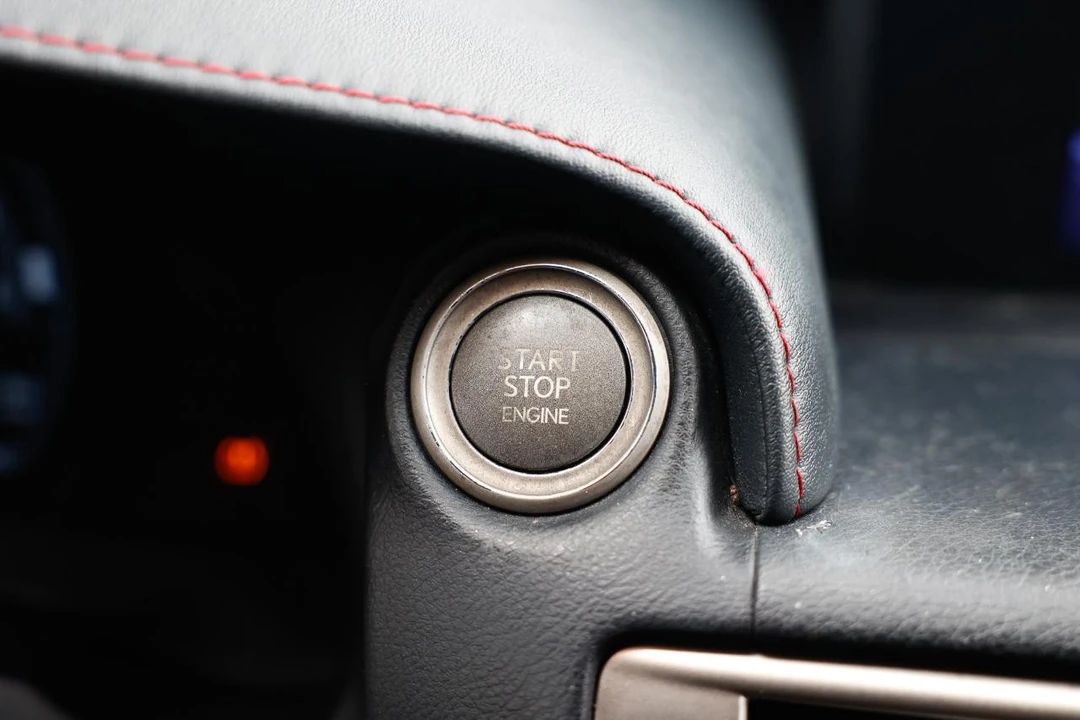 2015 Lexus IS 3rd Gen - Image 27 of 31