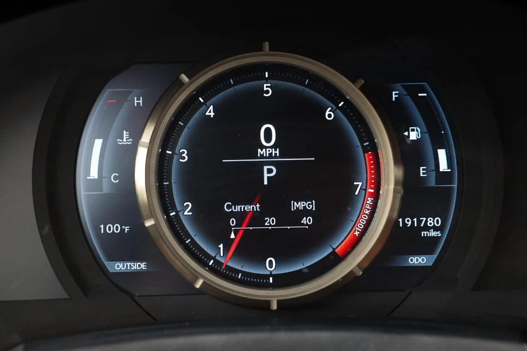 2015 Lexus IS 3rd Gen - Image 26 of 31