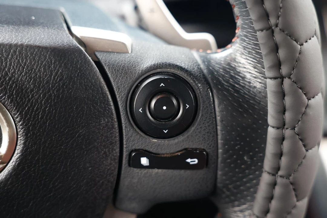 2015 Lexus IS 3rd Gen - Image 24 of 31
