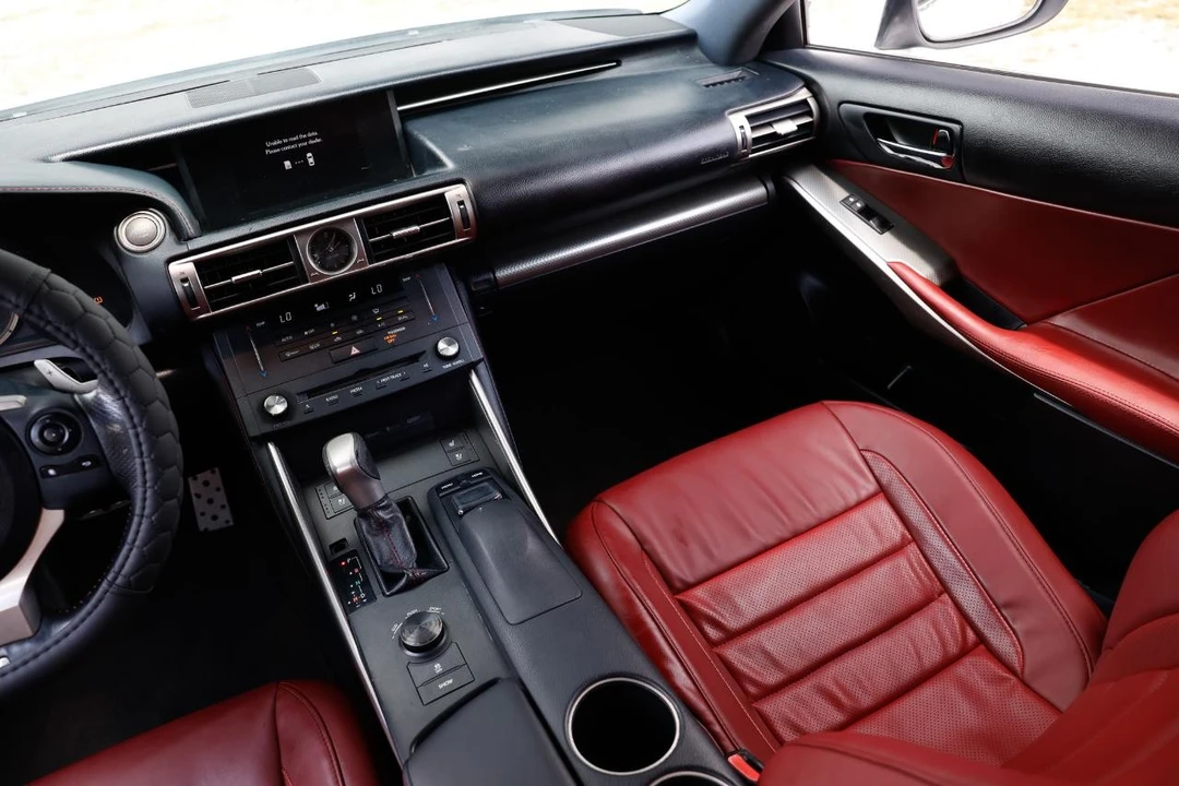 2015 Lexus IS 3rd Gen - Image 21 of 31