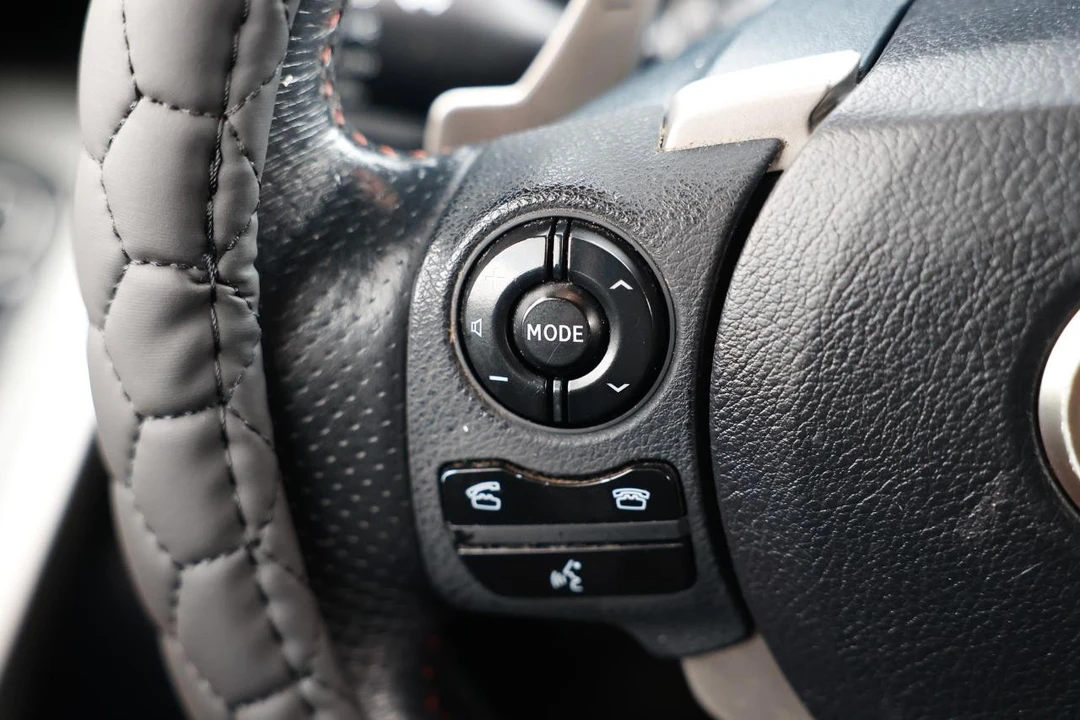 2015 Lexus IS 3rd Gen - Image 23 of 31