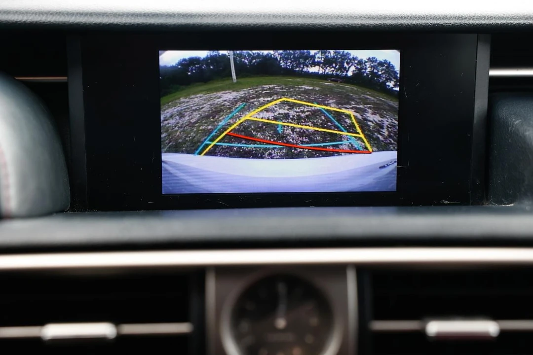 2015 Lexus IS 3rd Gen - Image 30 of 31