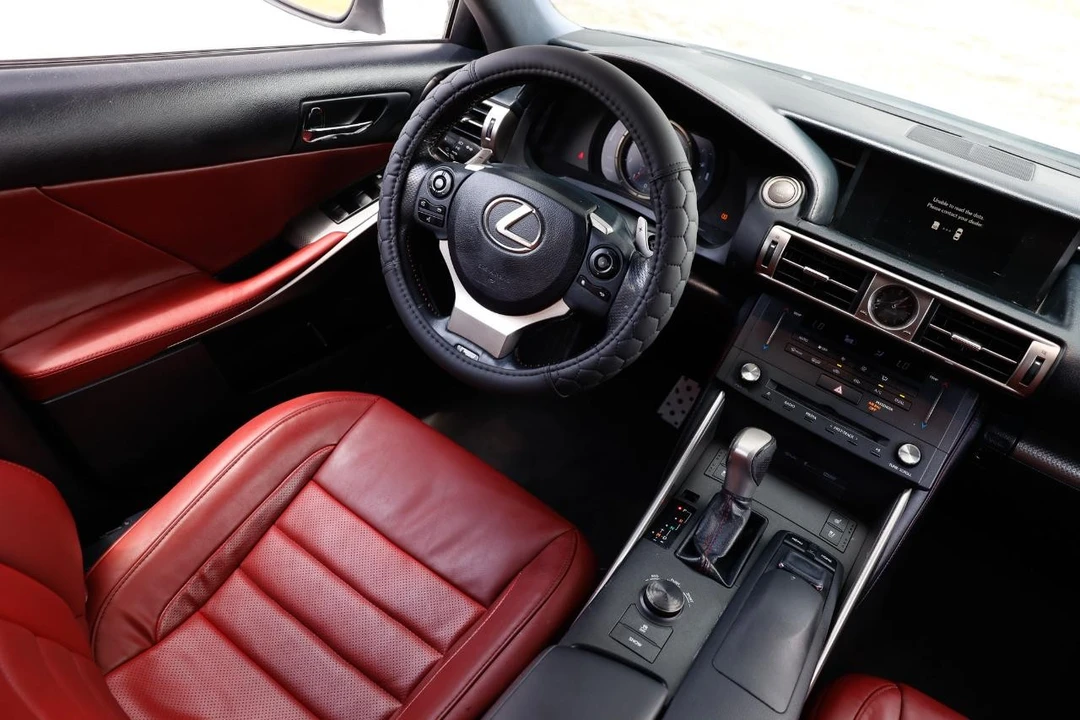 2015 Lexus IS 3rd Gen - Image 20 of 31