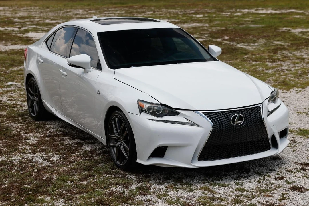 2015 Lexus IS 3rd Gen - Image 15 of 31