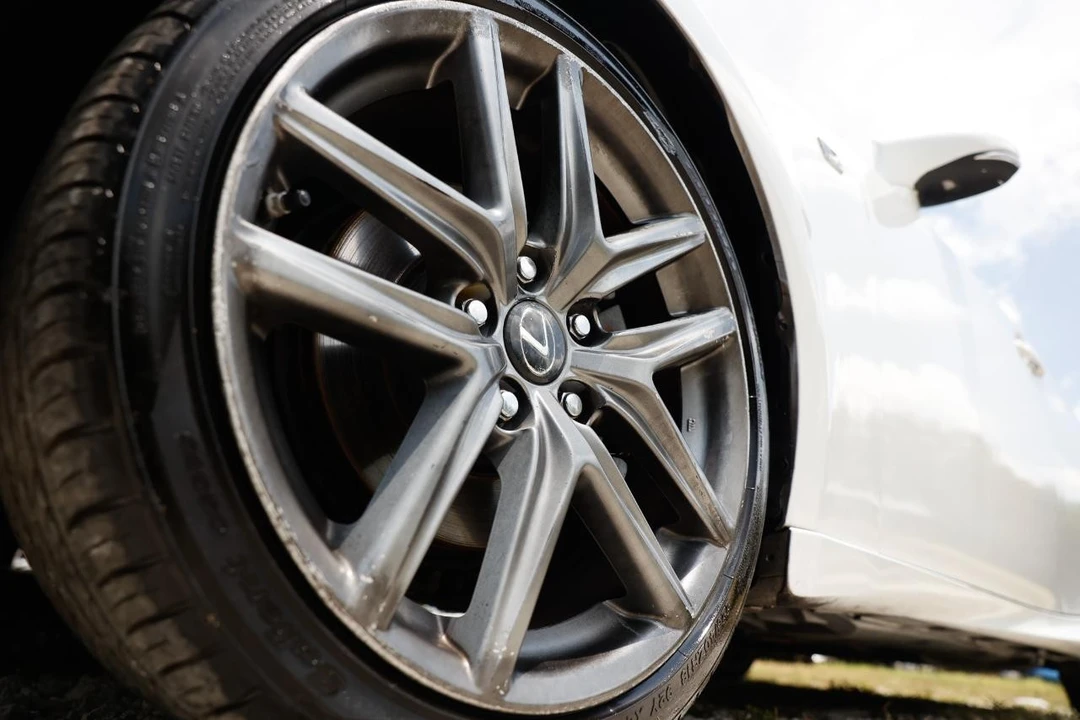 2015 Lexus IS 3rd Gen - Image 28 of 31