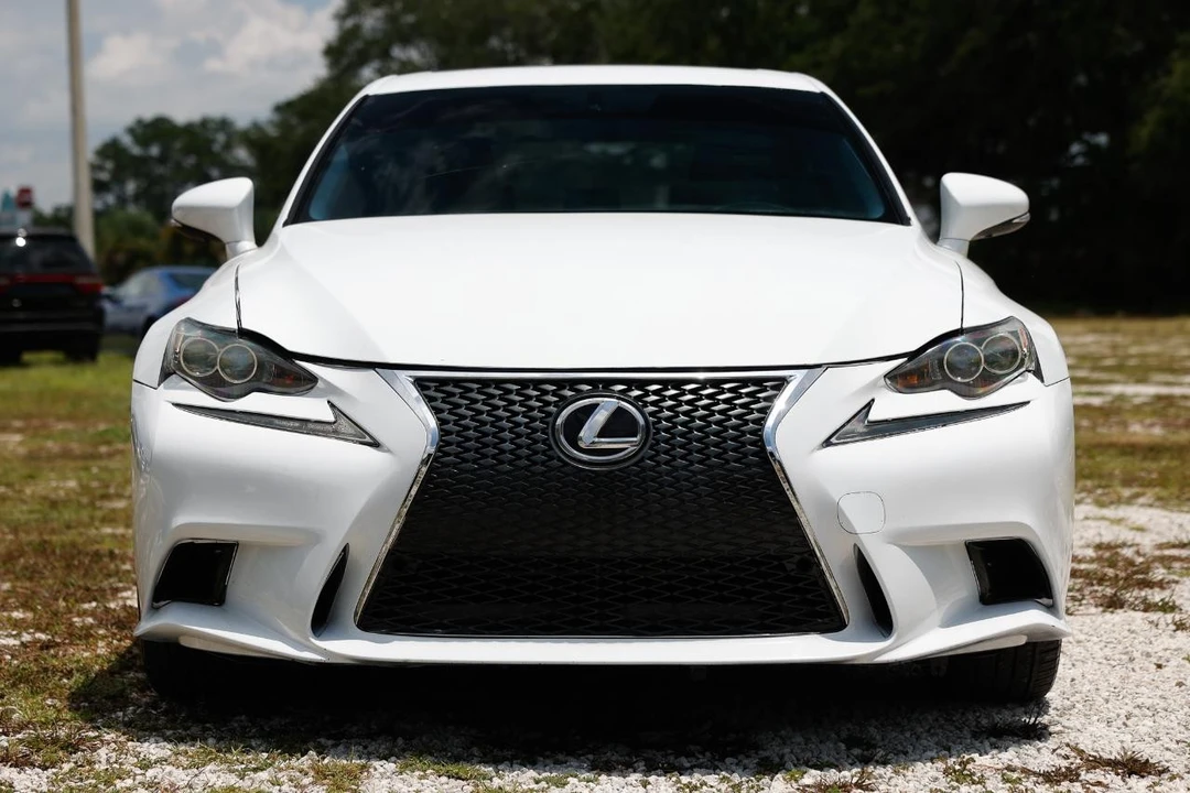 2015 Lexus IS 3rd Gen - Image 17 of 31