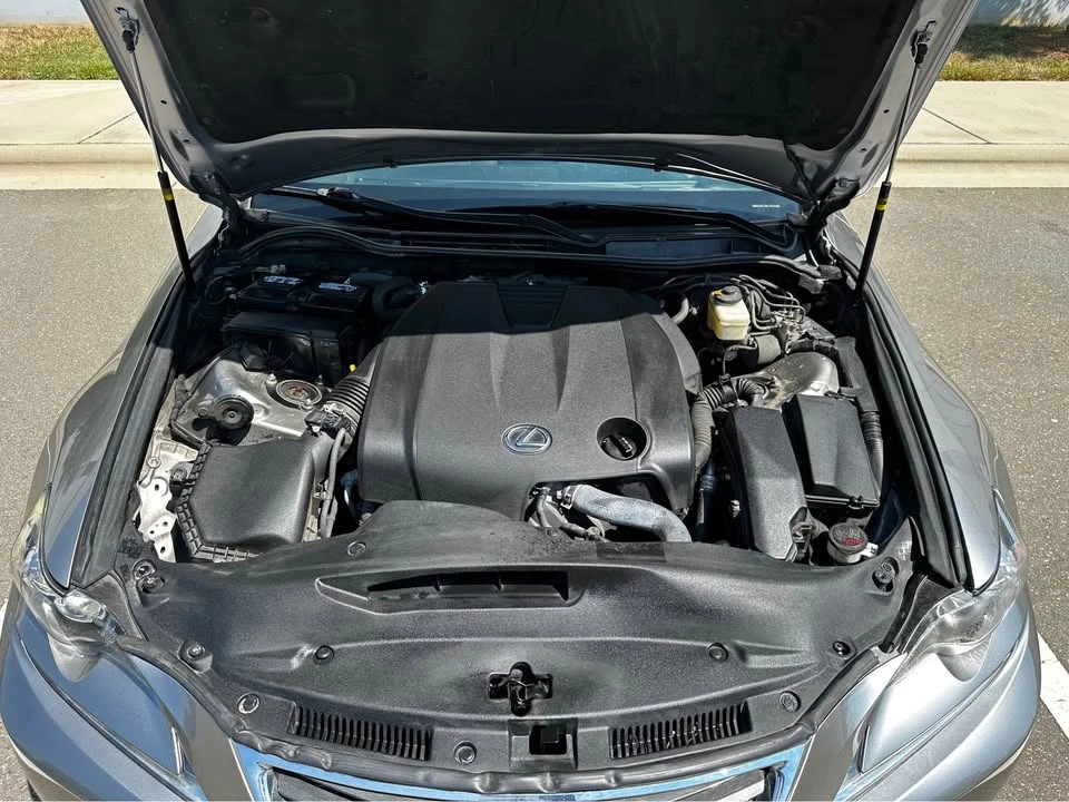 2015 Lexus IS 3rd Gen - Image 18 of 19