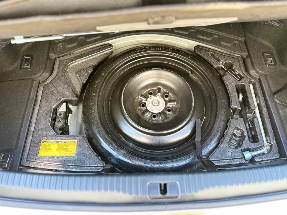 2015 Lexus IS 3rd Gen - Image 17 of 19
