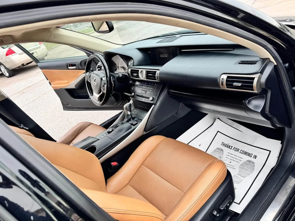 2015 Lexus IS - Image 5 of 18