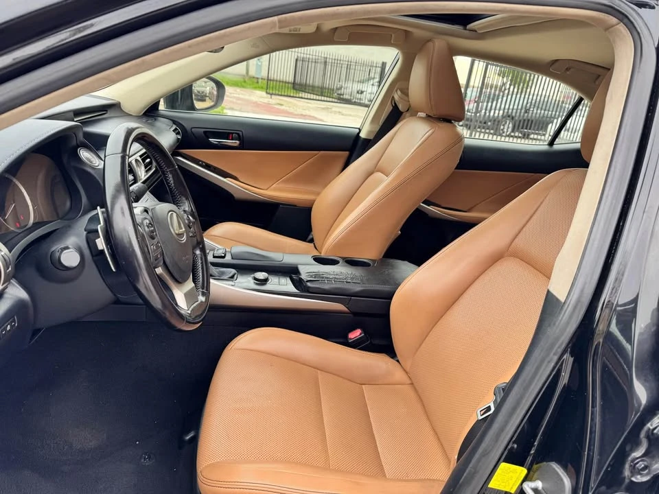 2015 Lexus IS - Image 7 of 18