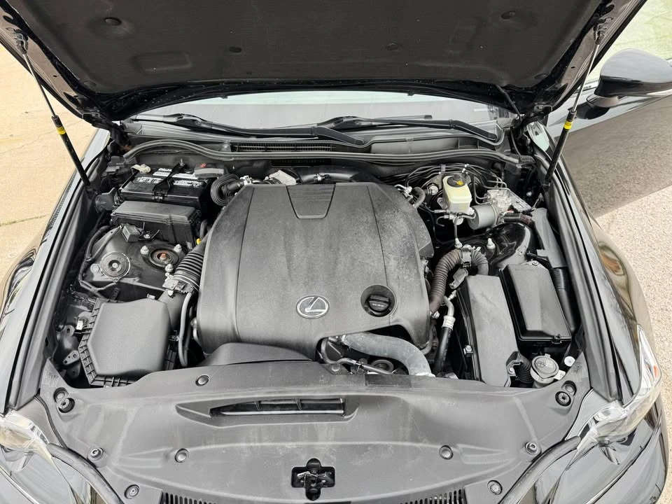 2015 Lexus IS - Image 18 of 18