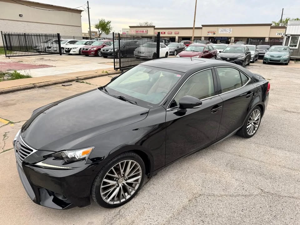 2015 Lexus IS - Image 8 of 18