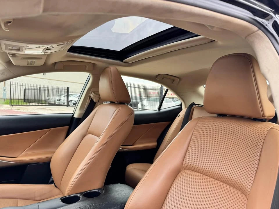 2015 Lexus IS - Image 2 of 18