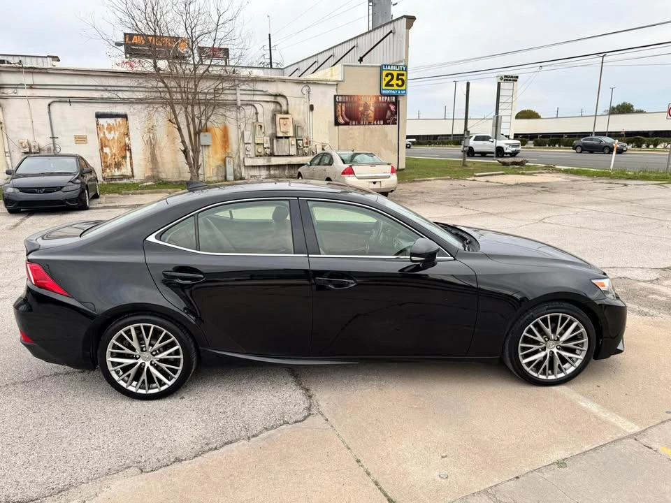 2015 Lexus IS - Image 11 of 18