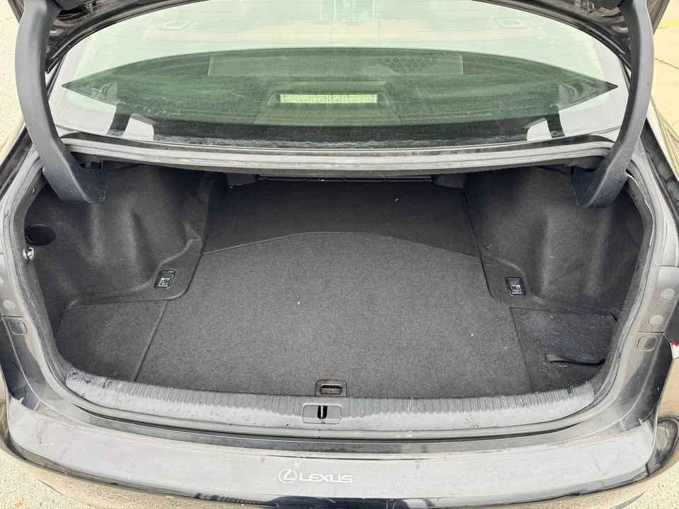 2015 Lexus IS - Image 15 of 18