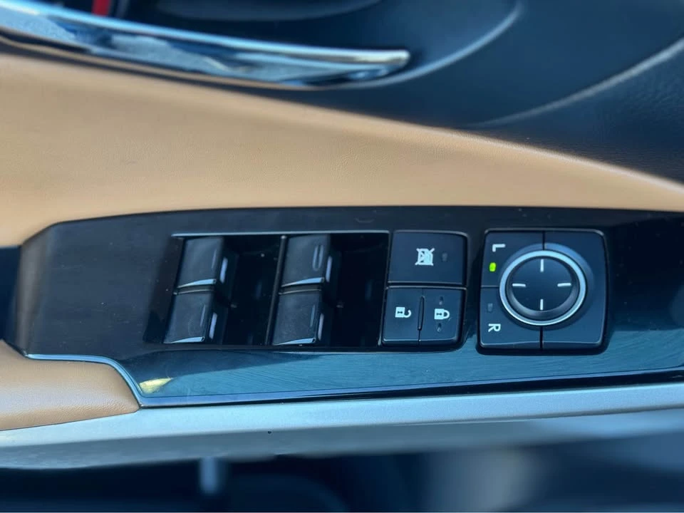 2015 Lexus IS 3rd Gen - Image 17 of 20