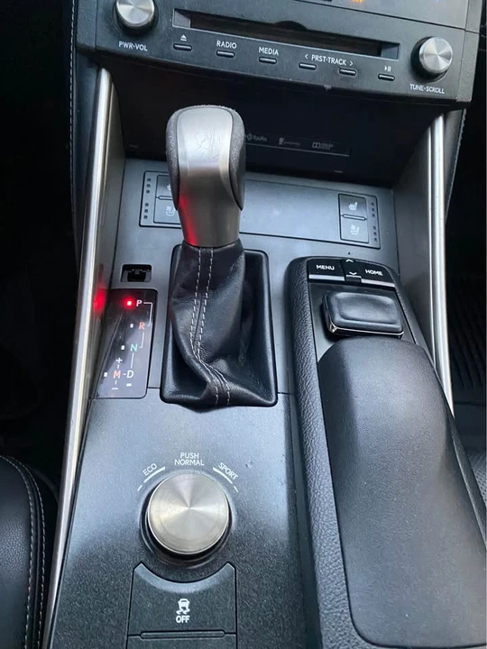 2015 Lexus IS 3rd Gen - Image 18 of 19