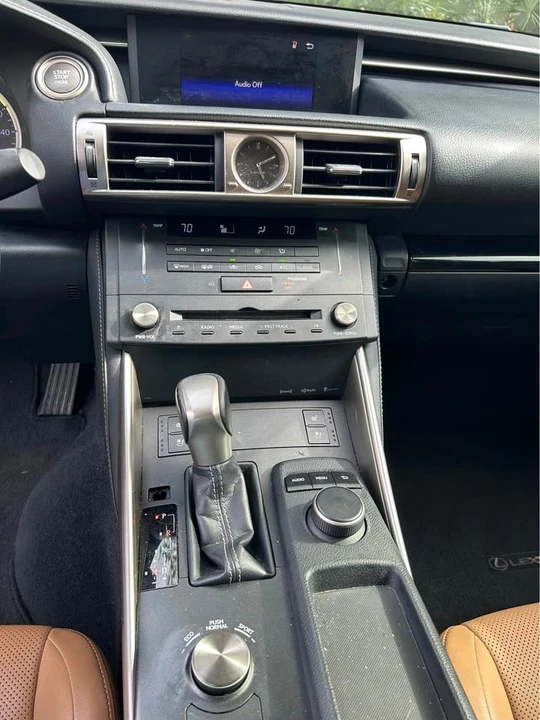 2015 Lexus IS 3rd Gen - Image 18 of 19